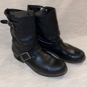 SOLD ON DIFF PLATFORM - Frye Veronica Short Boots